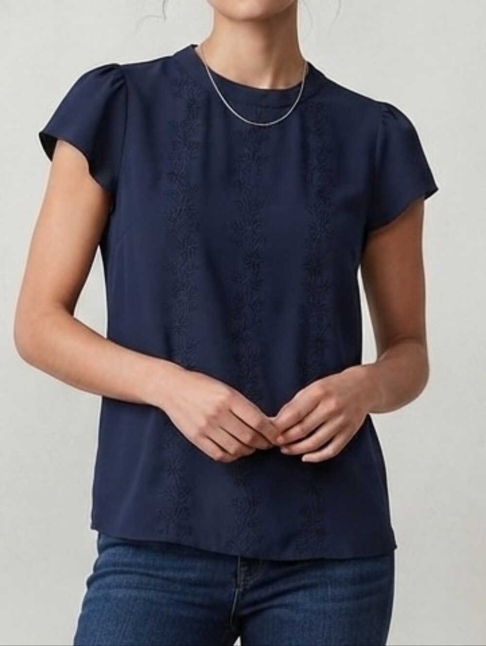 Beautiful Ann Taylor LOFT Navy Short-Sleeve Embroidered Blouse Top Sz Size L